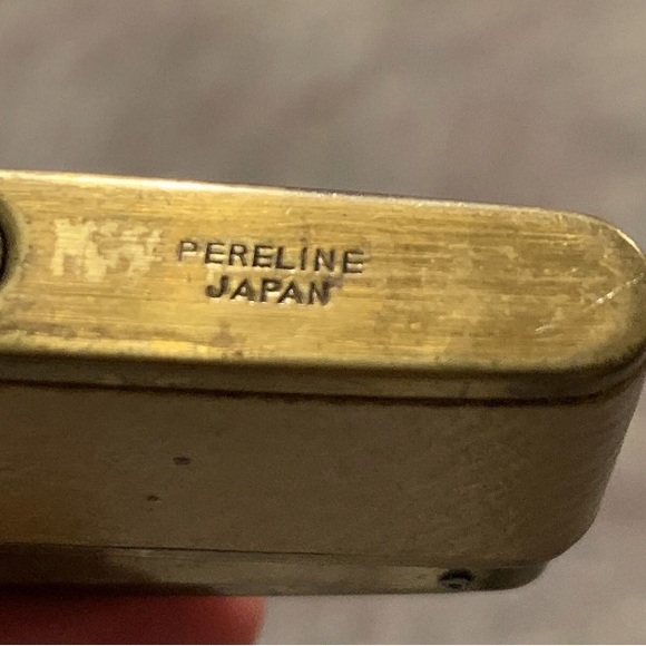 Vintage Pereline Collector’s Gold Tone Cigarette Lighter - Picture 4 of 5